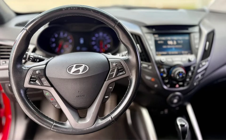 2016 Hyundai Veloster - Image 17 of 18