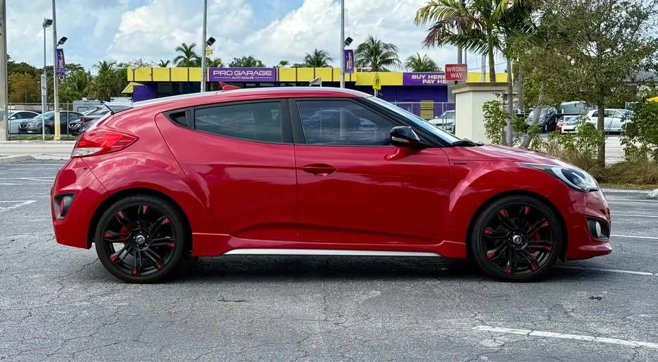 2016 Hyundai Veloster - Image 10 of 18