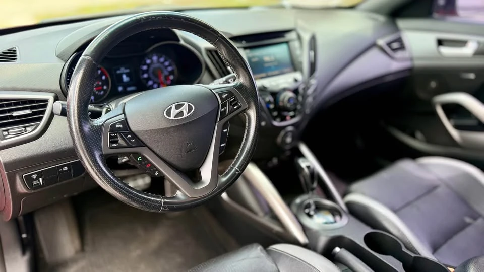 2016 Hyundai Veloster - Image 14 of 18