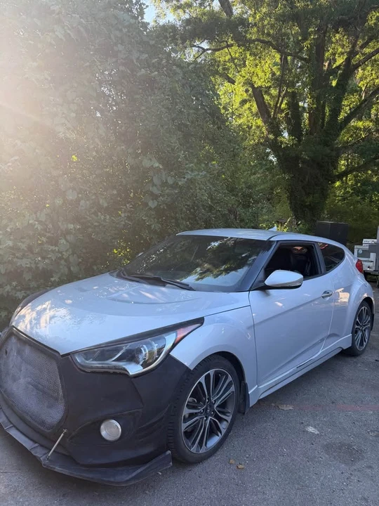 2016 Hyundai Veloster - Image 2 of 6