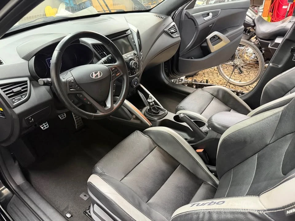 2016 Hyundai Veloster - Image 2 of 2