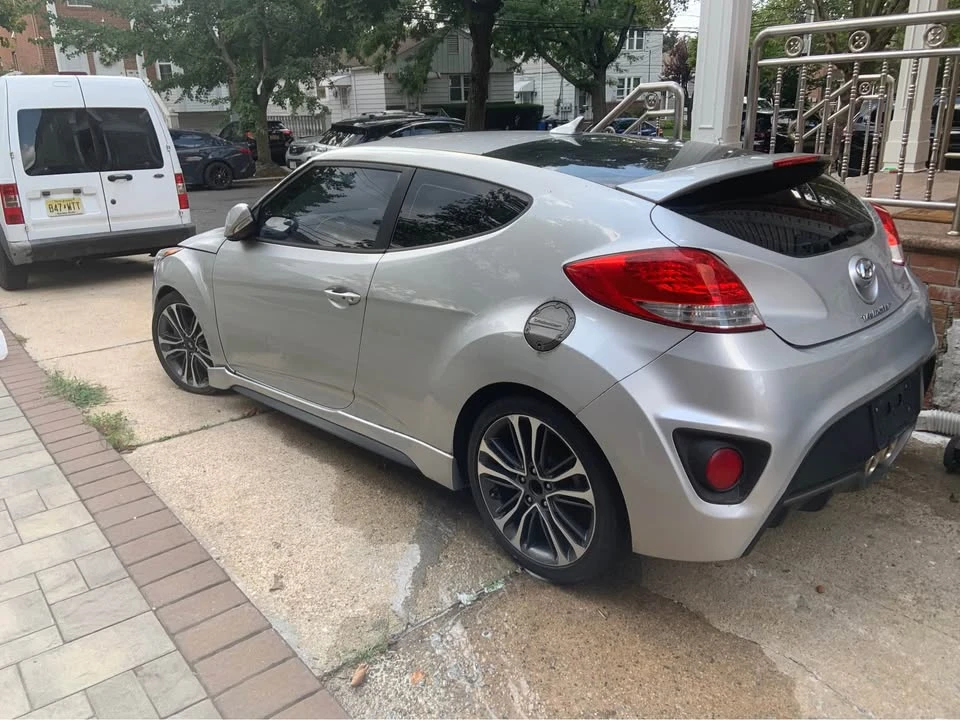 2016 Hyundai Veloster - Image 2 of 4