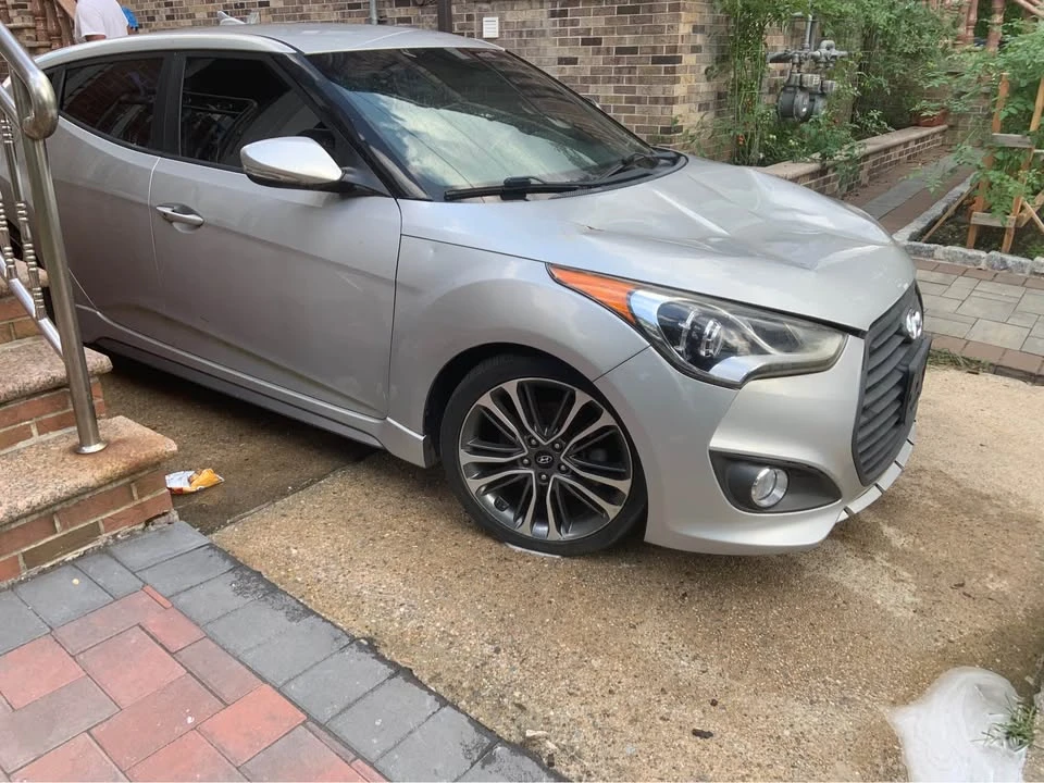 2016 Hyundai Veloster - Image 3 of 4