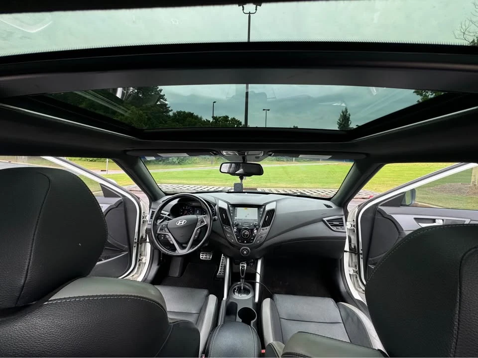 2016 Hyundai Veloster - Image 11 of 16