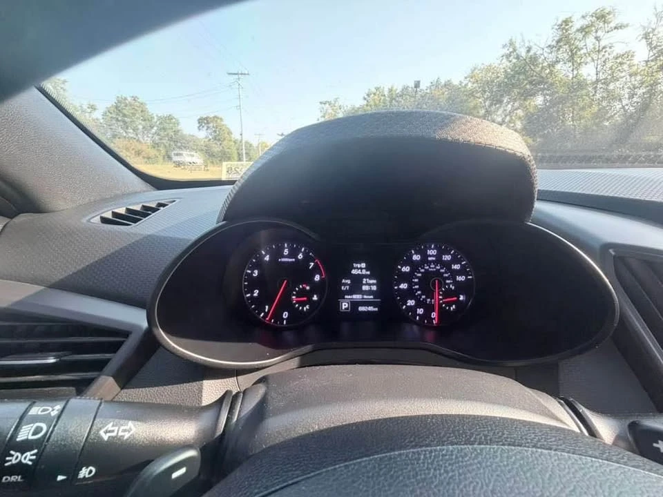 2016 Hyundai Veloster - Image 10 of 14