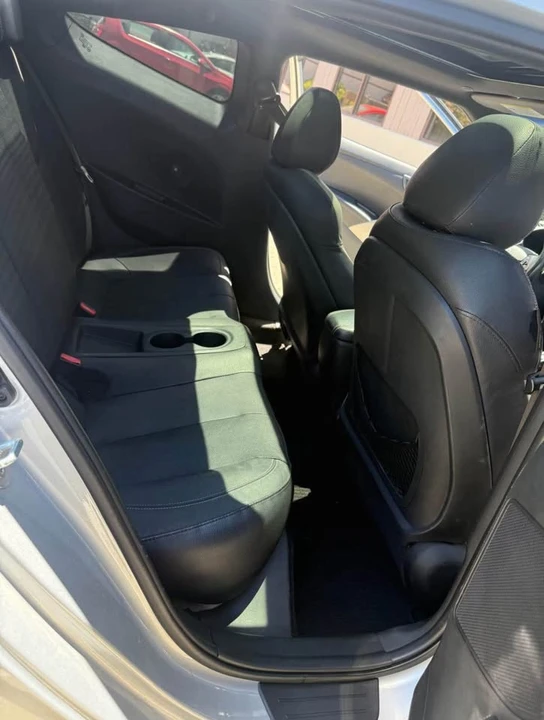 2016 Hyundai Veloster - Image 10 of 15