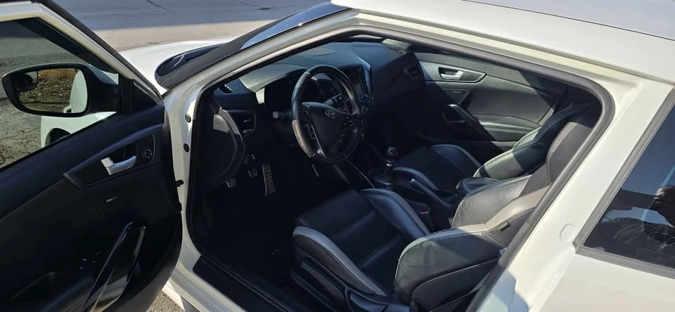2016 Hyundai Veloster - Image 5 of 8