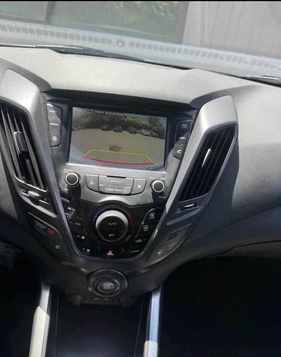 2016 Hyundai Veloster - Image 14 of 15