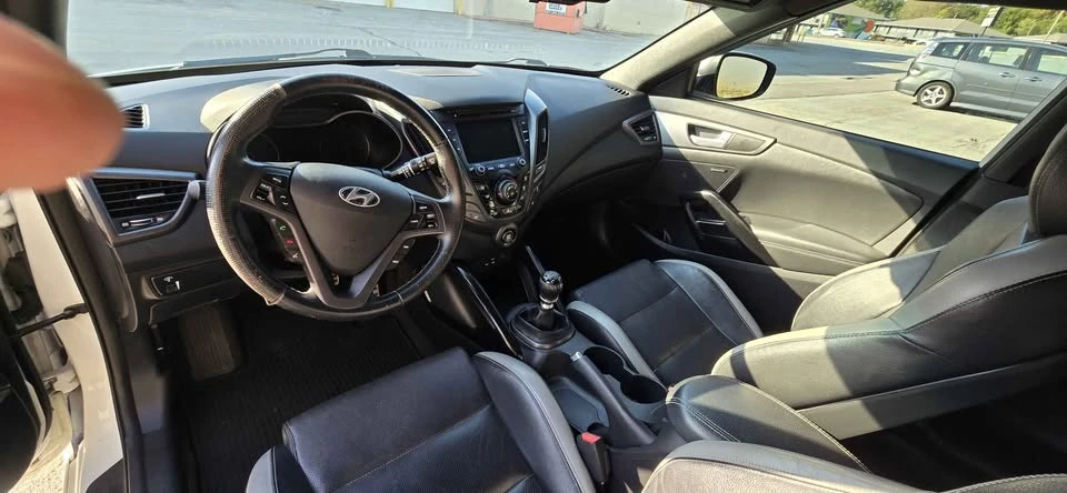 2016 Hyundai Veloster - Image 6 of 8