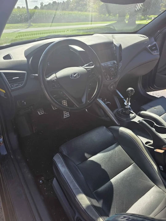 2016 Hyundai Veloster - Image 12 of 13