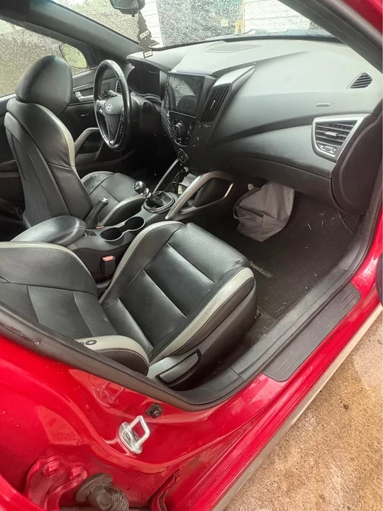 2016 Hyundai Veloster - Image 2 of 5