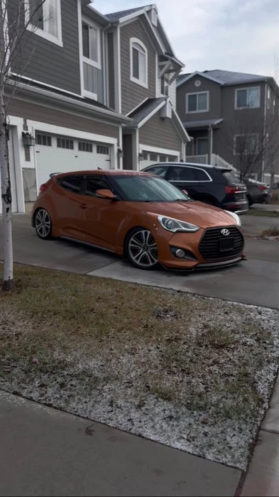2016 Hyundai Veloster - Image 2 of 11