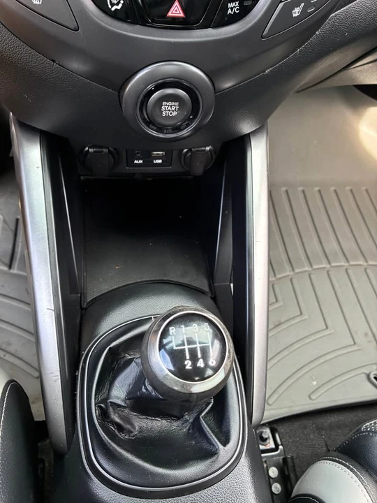 2016 Hyundai Veloster - Image 12 of 20