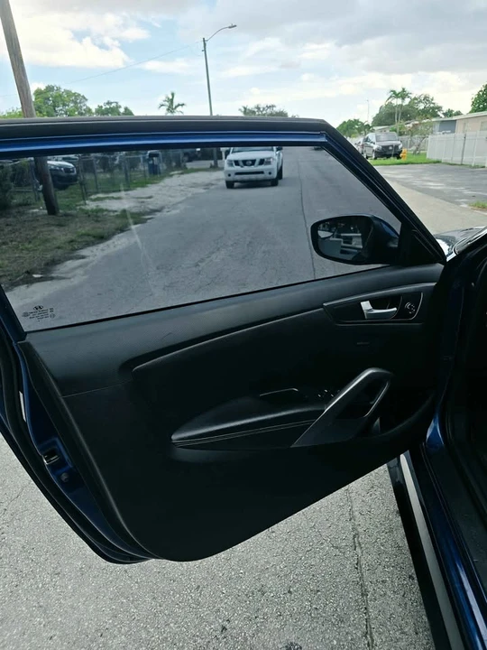 2016 Hyundai Veloster - Image 10 of 20