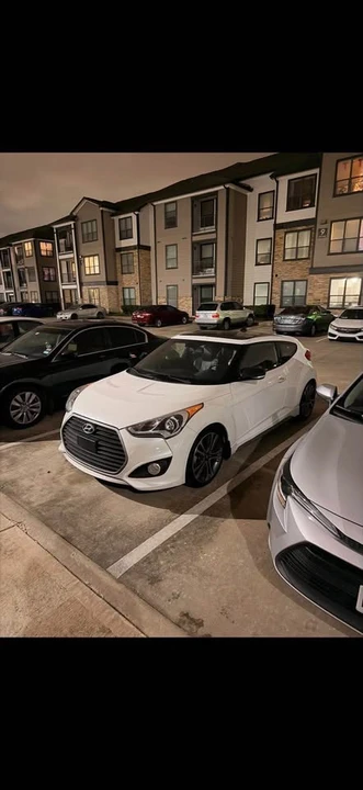2016 Hyundai Veloster - Image 2 of 5