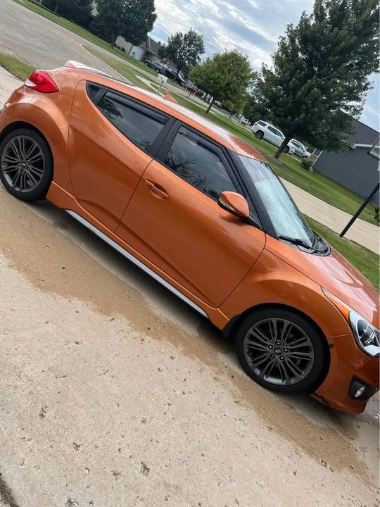 2016 Hyundai Veloster - Image 2 of 5