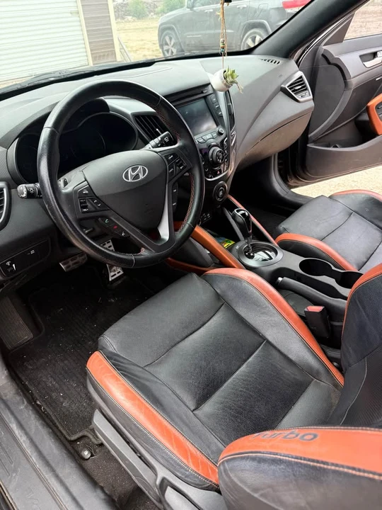 2016 Hyundai Veloster - Image 2 of 5