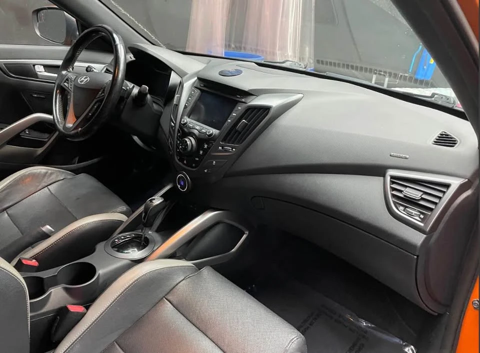 2016 Hyundai Veloster - Image 11 of 15