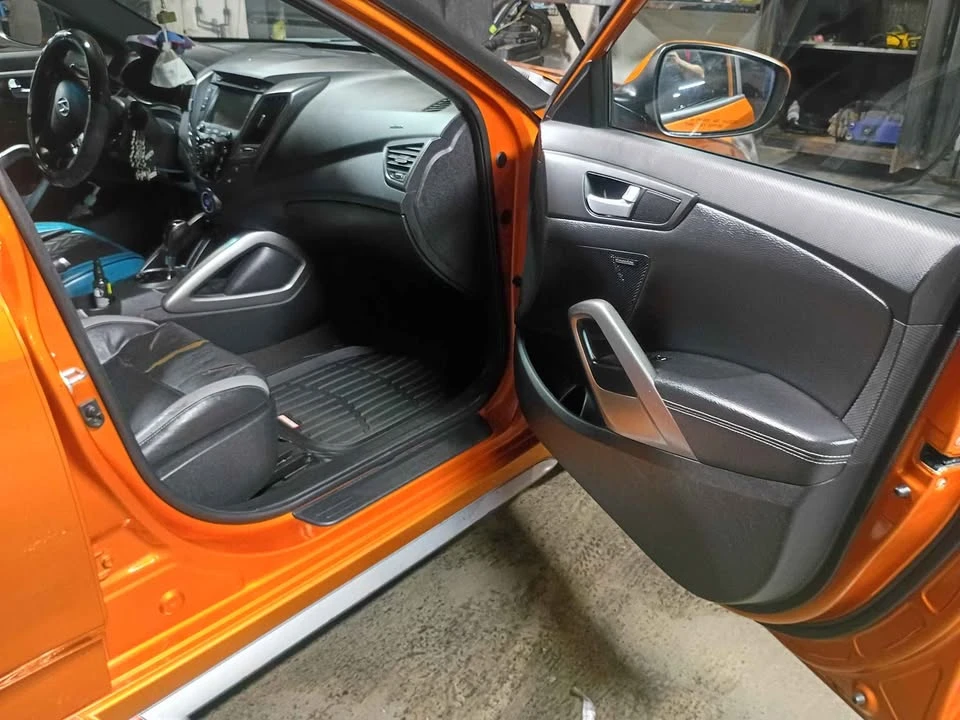 2016 Hyundai Veloster - Image 5 of 9