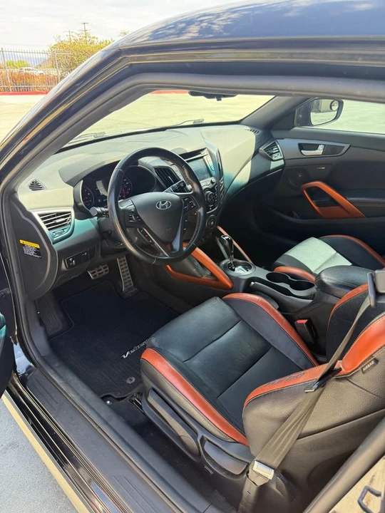 2016 Hyundai Veloster - Image 10 of 20