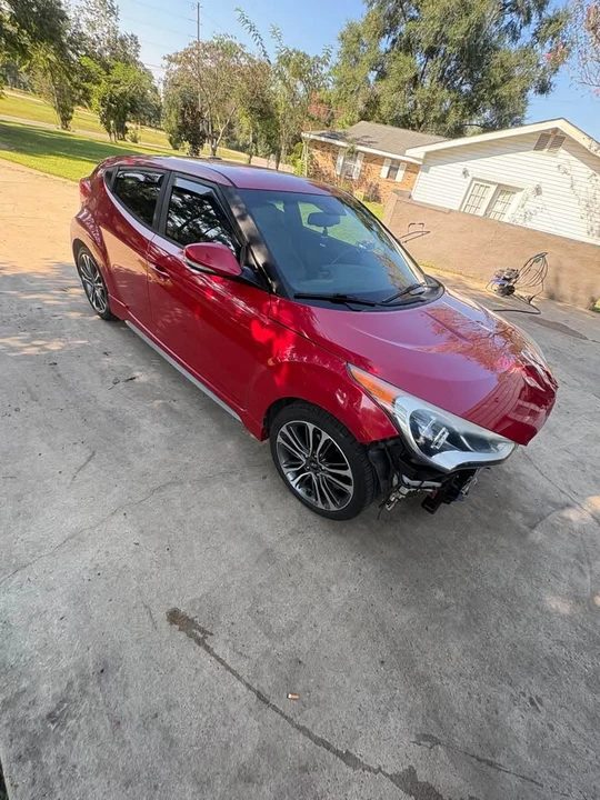 2016 Hyundai Veloster - Image 2 of 9