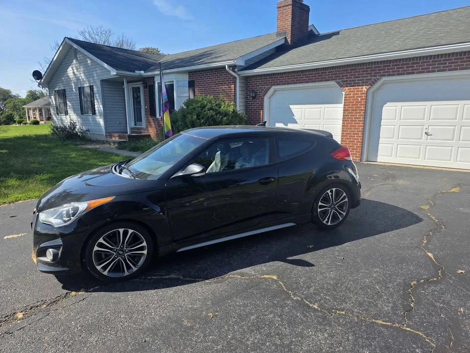 2016 Hyundai Veloster - Image 2 of 13