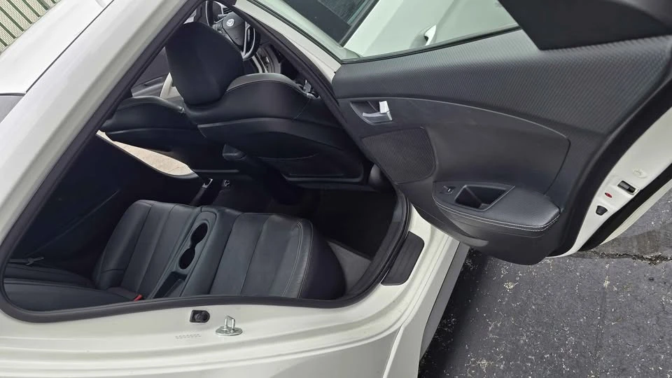 2016 Hyundai Veloster - Image 10 of 14