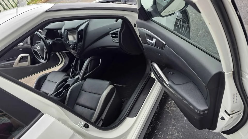 2016 Hyundai Veloster - Image 9 of 14