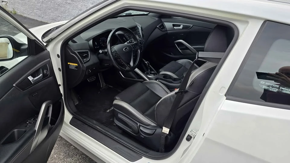 2016 Hyundai Veloster - Image 7 of 14