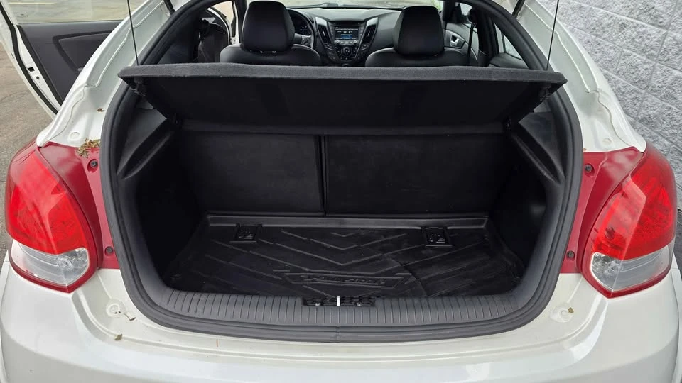 2016 Hyundai Veloster - Image 12 of 14