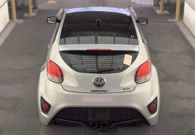 2016 Hyundai Veloster - Image 4 of 10