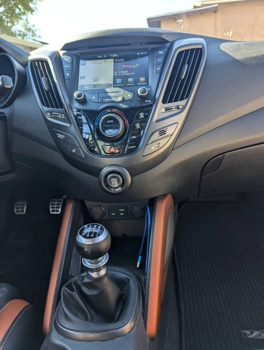 2016 Hyundai Veloster - Image 14 of 20