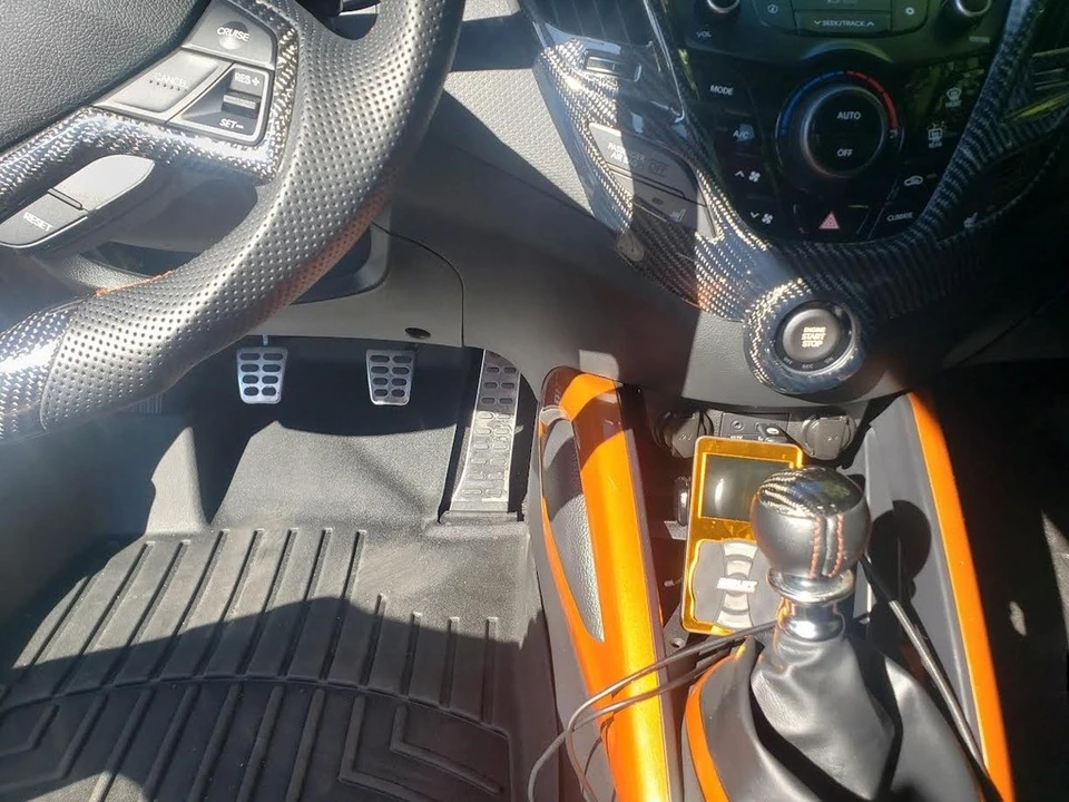 2016 Hyundai Veloster - Image 10 of 12