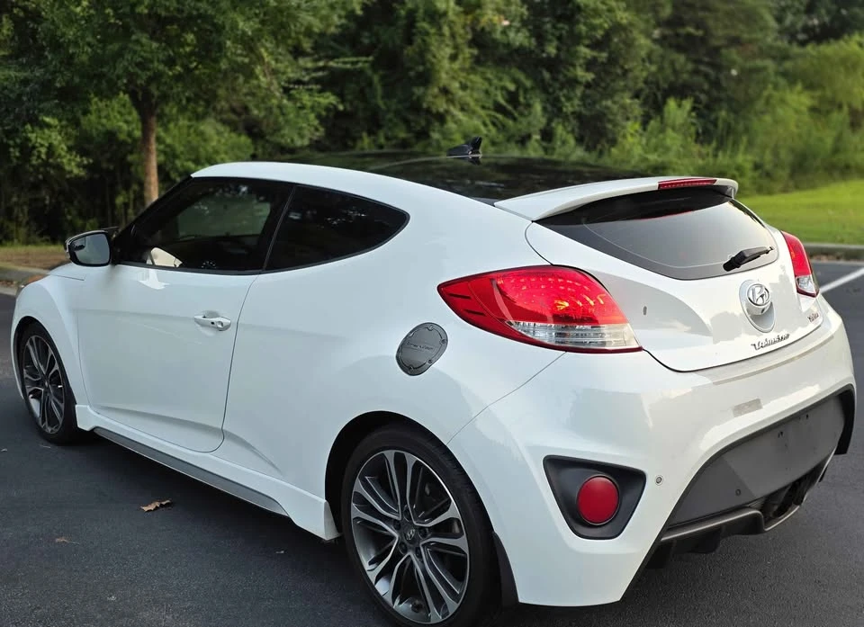 2016 Hyundai Veloster - Image 8 of 20