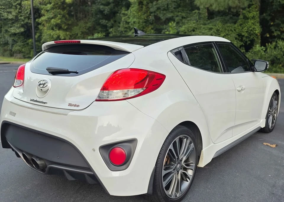 2016 Hyundai Veloster - Image 10 of 20