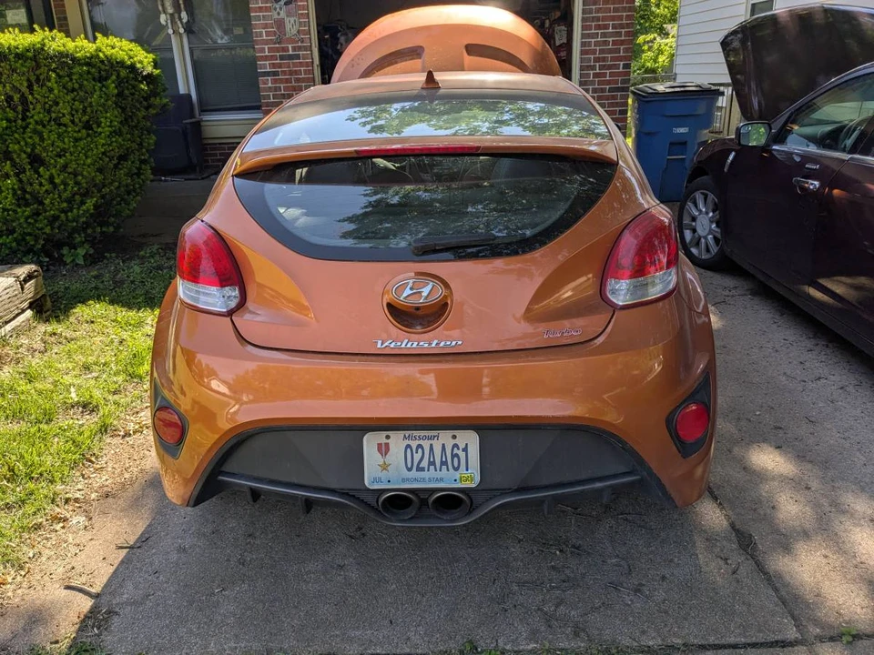 2016 Hyundai Veloster - Image 14 of 18