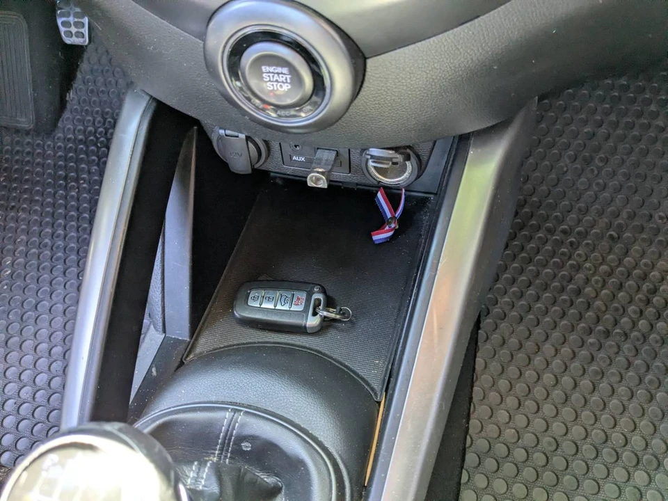2016 Hyundai Veloster - Image 17 of 18
