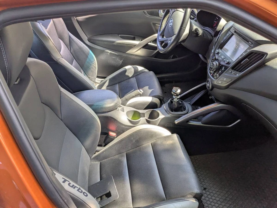 2016 Hyundai Veloster - Image 15 of 18