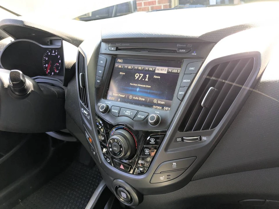 2016 Hyundai Veloster - Image 10 of 18