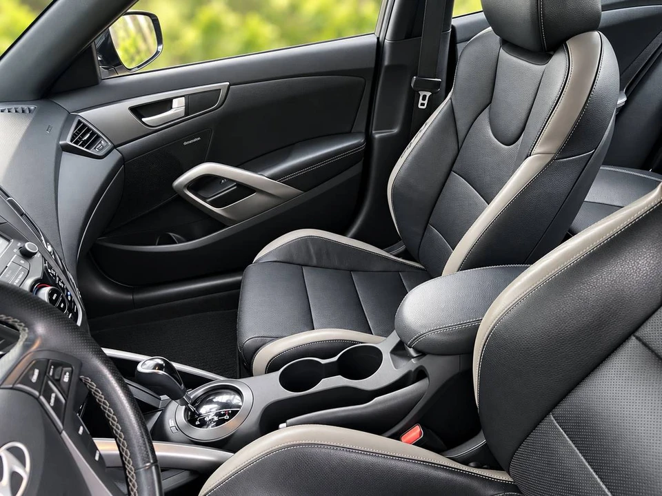 2016 Hyundai Veloster - Image 6 of 9