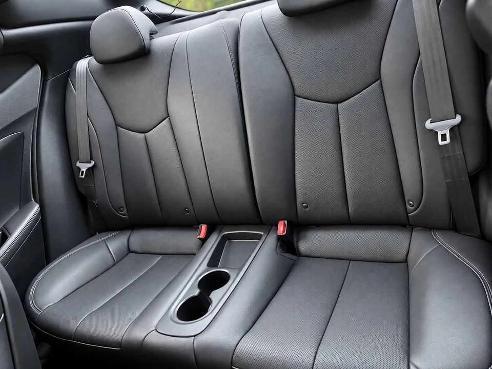 2016 Hyundai Veloster - Image 7 of 9