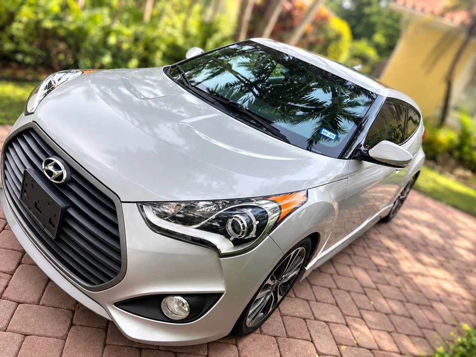 2016 Hyundai Veloster - Image 2 of 9