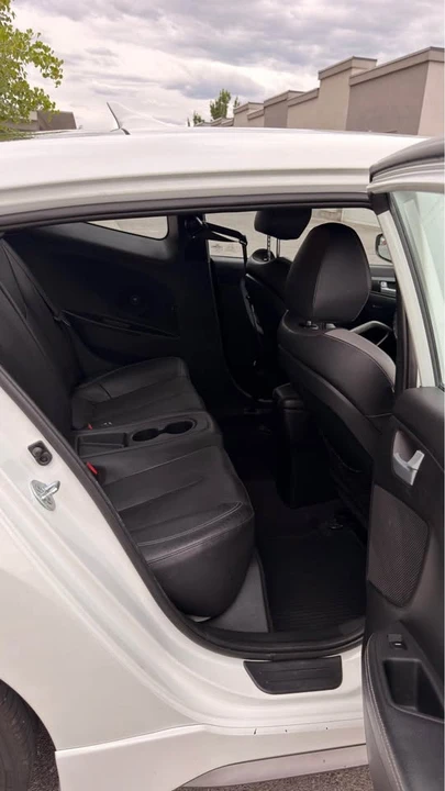 2016 Hyundai Veloster - Image 10 of 11