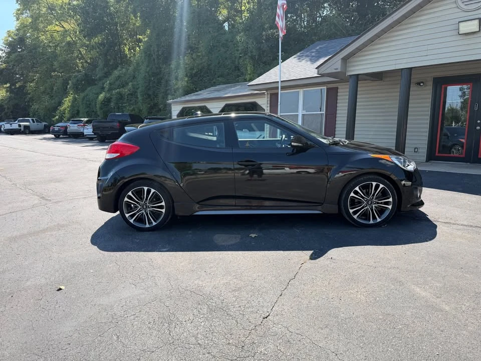 2016 Hyundai Veloster - Image 2 of 16