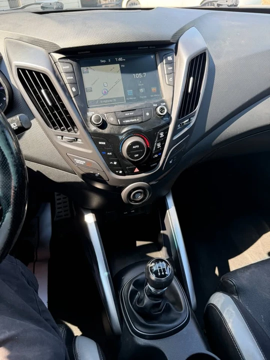 2016 Hyundai Veloster - Image 15 of 16