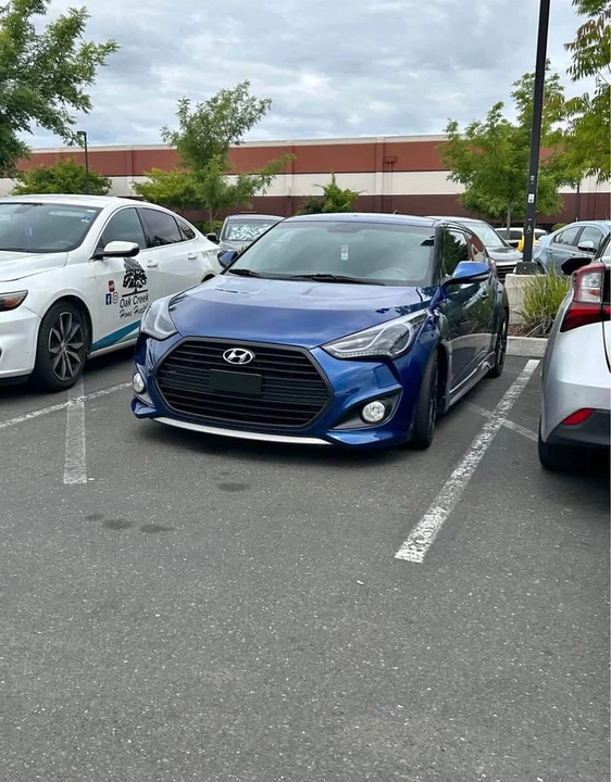 2016 Hyundai Veloster - Image 2 of 4