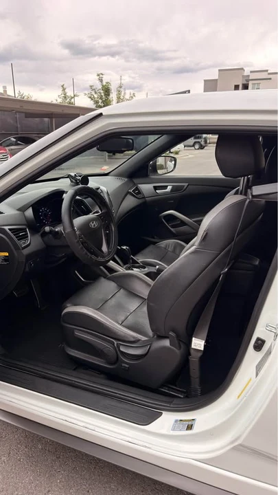 2016 Hyundai Veloster - Image 9 of 10