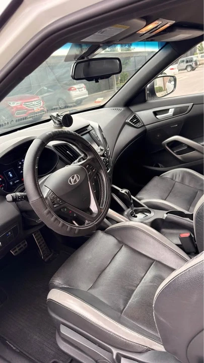 2016 Hyundai Veloster - Image 8 of 10
