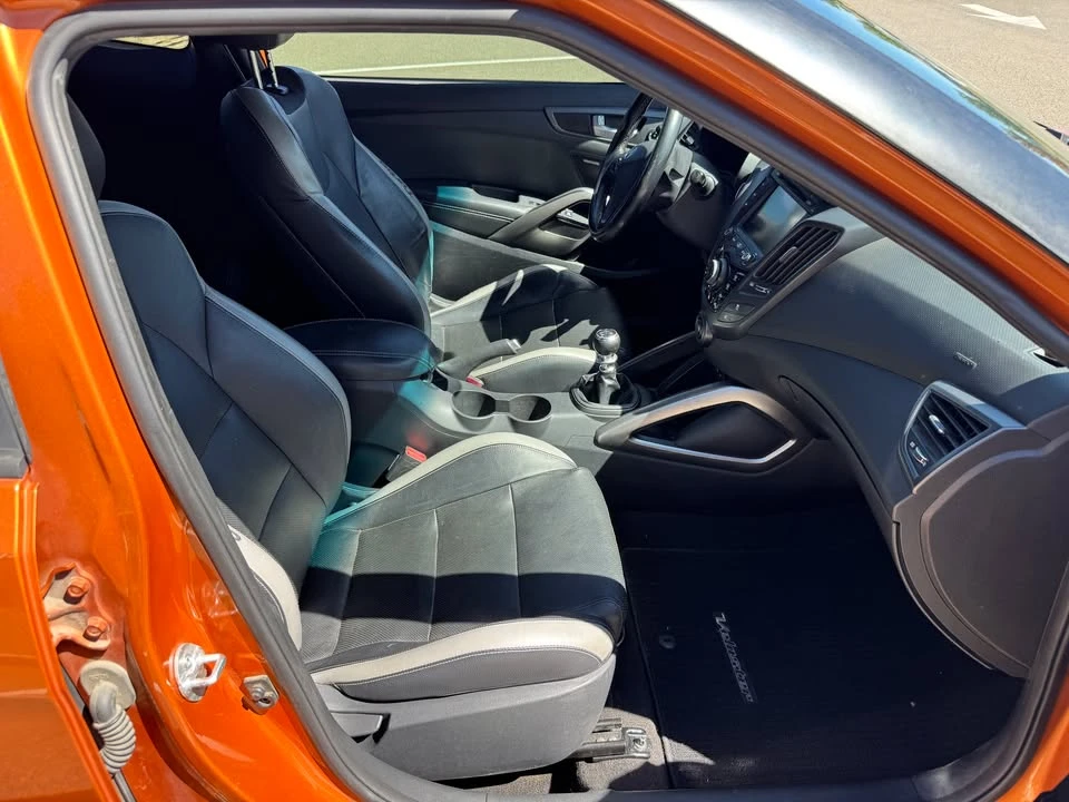 2016 Hyundai Veloster - Image 8 of 14