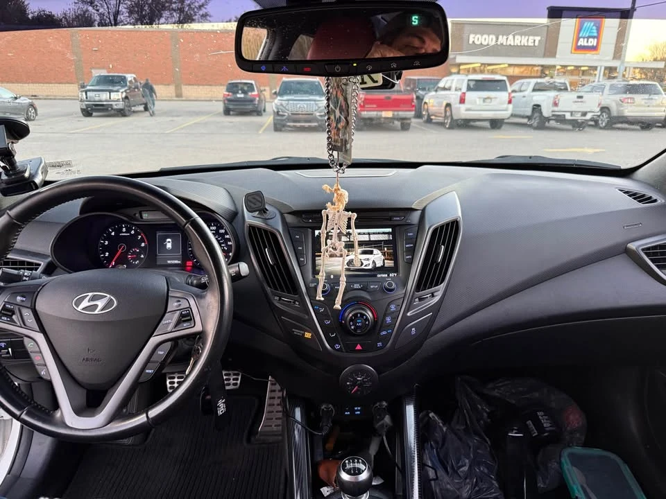 2016 Hyundai Veloster - Image 4 of 8